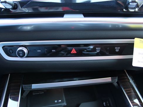 New 2026 BMW X7 M60i image 21