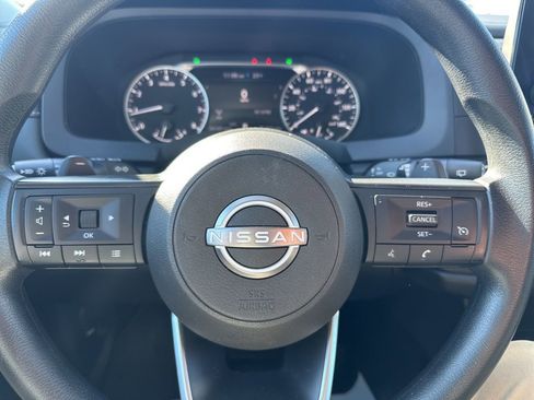 Used 2024 Nissan Pathfinder S image 13