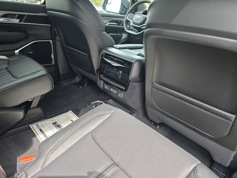 New 2026 Jeep Grand Wagoneer Limited AWD/4WD image 12