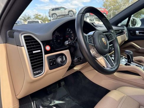 Used 2020 Porsche Cayenne image 26