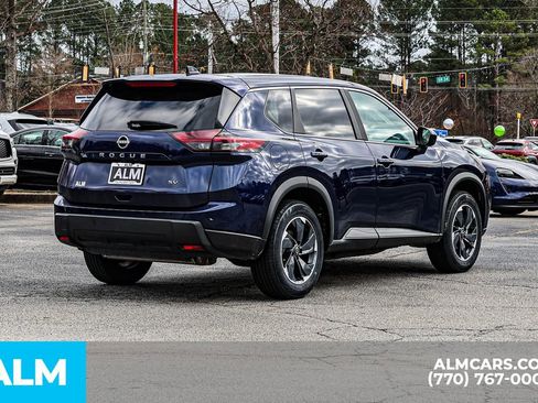 Used 2024 Nissan Rogue SV image 6