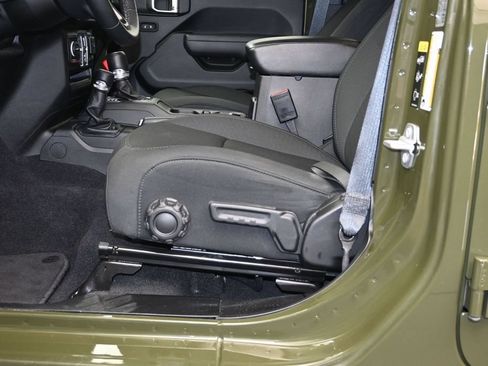 Used 2022 Jeep Wrangler Unlimited Sport AWD/4WD image 21