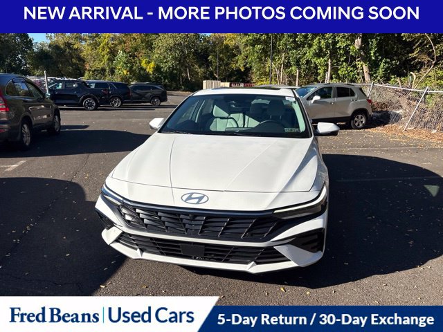 Certified 2024 Hyundai Elantra Limited FWD image 2