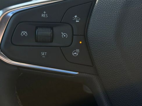 Used 2025 Chevrolet Trax LT w/ Driver Confidence Package image 12