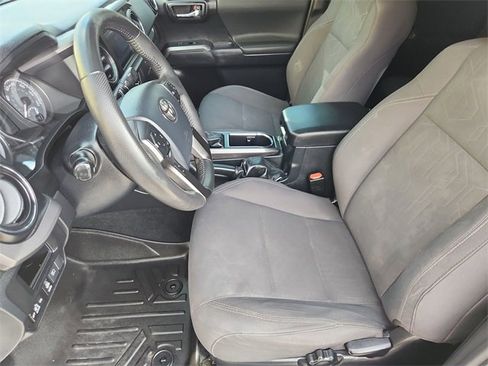 Used 2019 Toyota Tacoma TRD Off-Road image 18