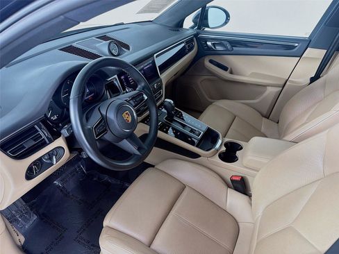 Used 2023 Porsche Macan AWD image 4
