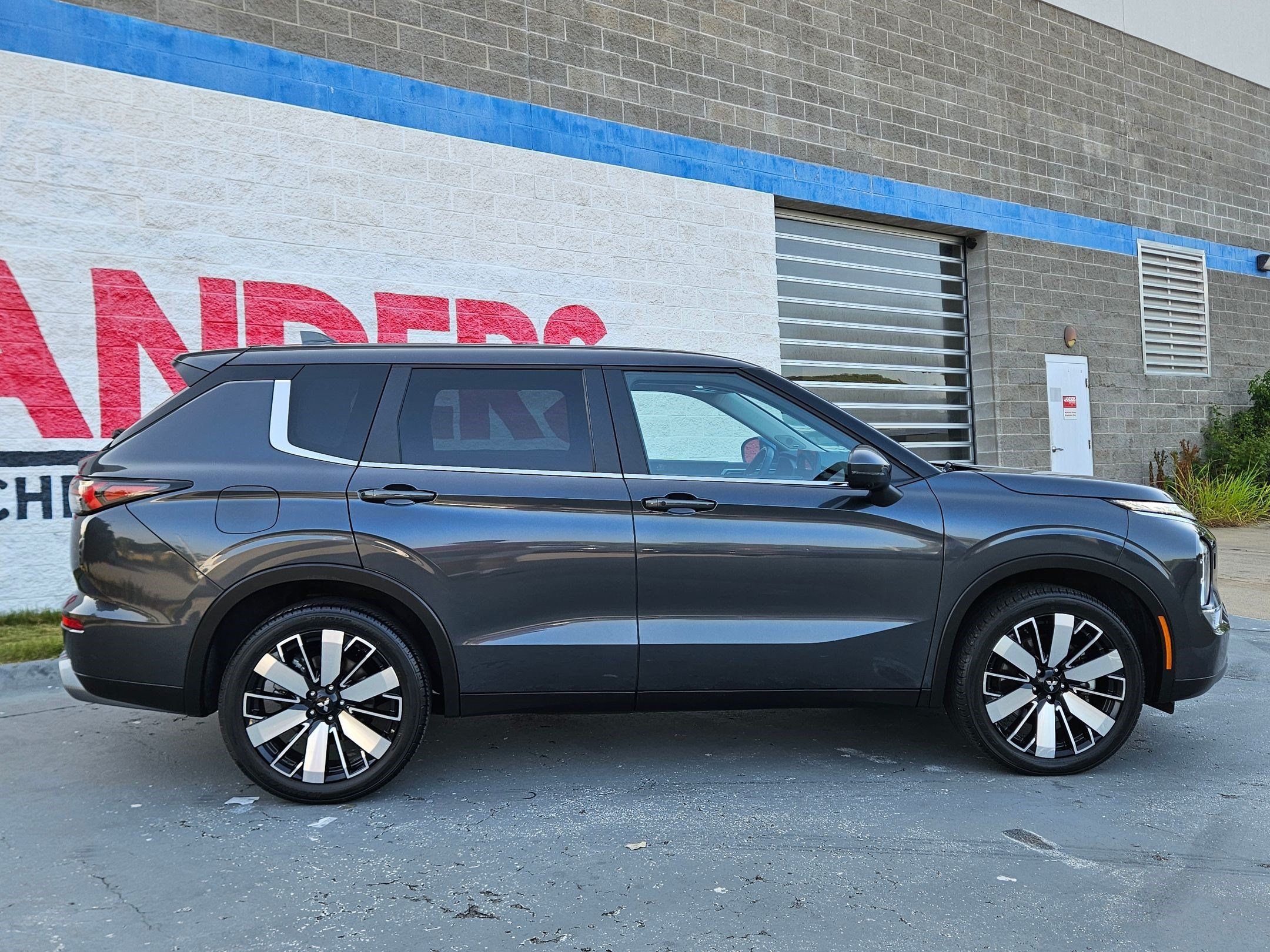 Used 2025 Mitsubishi Outlander SE AWD/4WD image 8