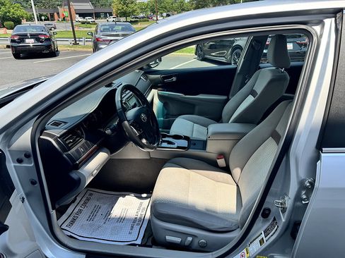 Used 2014 Toyota Camry XLE FWD image 7