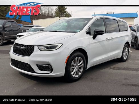 New 2026 Chrysler Pacifica Select image 1