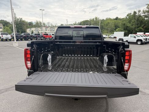 New 2025 GMC Sierra 1500 SLE w/ Preferred Package image 17