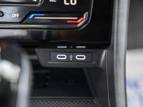Used 2025 Volkswagen Jetta SE FWD image 22