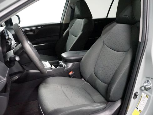 Used 2021 Toyota RAV4 XLE FWD image 6