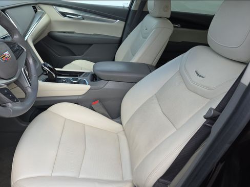 Used 2020 Cadillac XT5 Premium Luxury FWD image 8