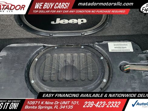 Used 2015 Jeep Wrangler Unlimited Sahara w/ Connectivity Group image 19