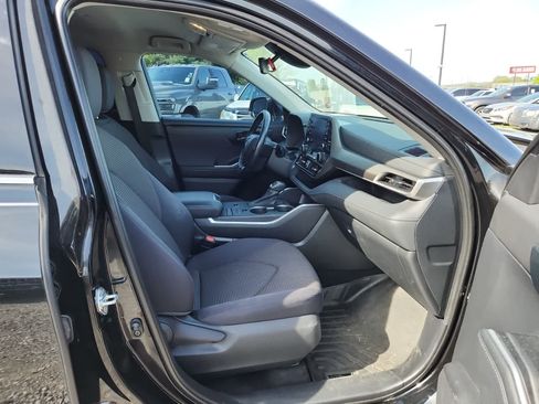 Used 2021 Toyota Highlander LE image 21