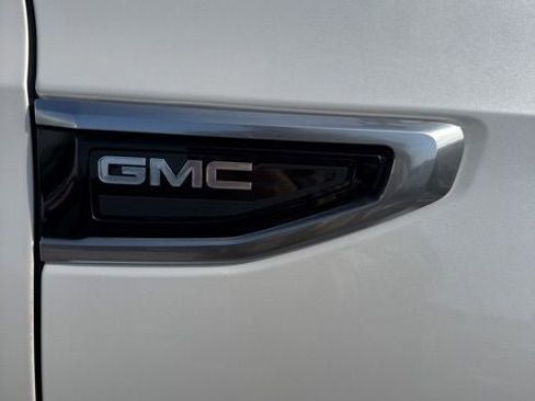 Used 2021 GMC Yukon Denali image 12