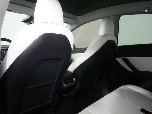 Used 2021 Tesla Model Y Long Range image 18