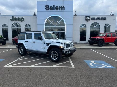 Used 2019 Jeep Wrangler Unlimited Sahara image 2