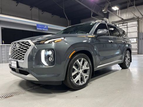 Used 2022 Hyundai Palisade Limited w/ Cargo Package AWD/4WD image 3
