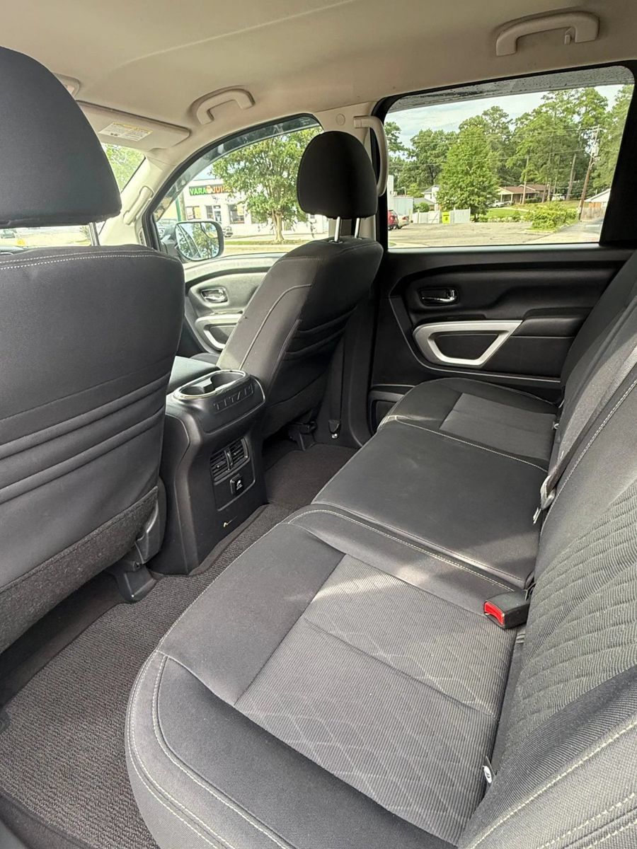 Used 2018 Nissan Titan SV w/ SV Convenience Package RWD image 16