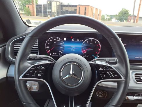 Used 2025 Mercedes-Benz GLS 450 4MATIC image 11