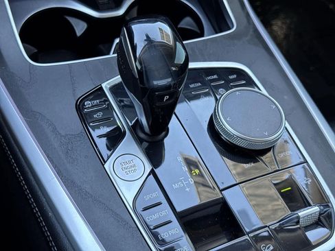 Used 2022 BMW X7 xDrive40i w/ Premium Package image 15