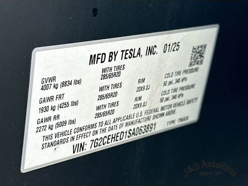 Used 2025 Tesla Cybertruck AWD Crew Cab image 40