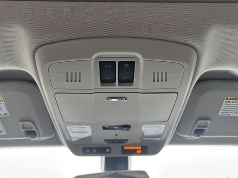 Used 2019 Buick Envision Essence image 27