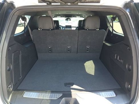 Used 2023 Chevrolet Suburban Premier RWD image 9