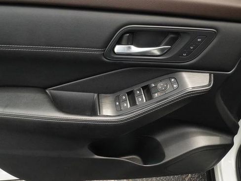 Used 2023 Nissan Rogue SL FWD image 20