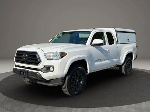 Used 2020 Toyota Tacoma SR5 RWD image 1
