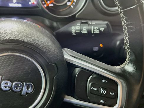 Used 2018 Jeep Wrangler Unlimited Sahara AWD/4WD image 20