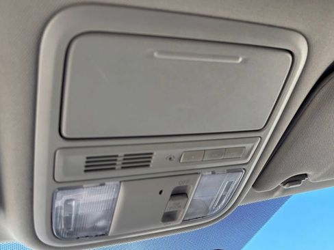 Used 2016 Honda Odyssey SE image 19