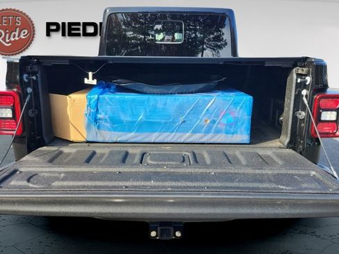 Used 2024 Jeep Gladiator Sport image 15