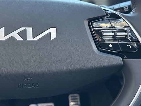 New 2025 Kia Niro EX Touring image 8