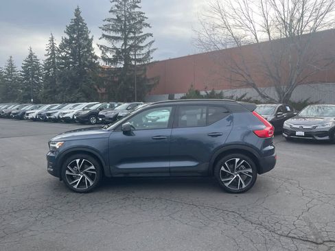 Used 2022 Volvo XC40 T5 R-Design w/ Advanced Package image 5