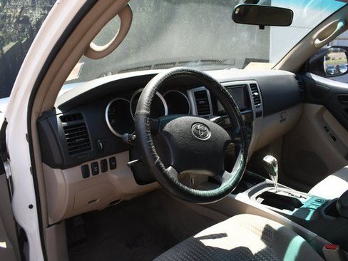 Used 2007 Toyota 4Runner SR5 AWD/4WD image 14