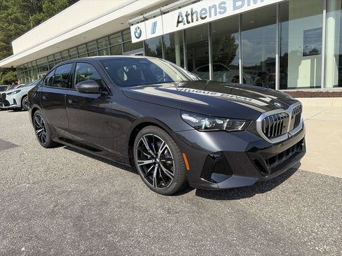 Used 2027 BMW 530i w/ M Sport Package RWD image 2