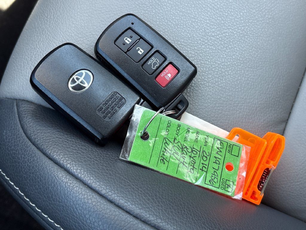 Used 2014 Toyota RAV4 Limited w/ Technology Package AWD/4WD image 32