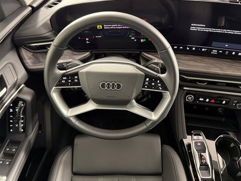 Used 2025 Audi Q5 Premium Plus w/ Premium Plus AWD/4WD image 13