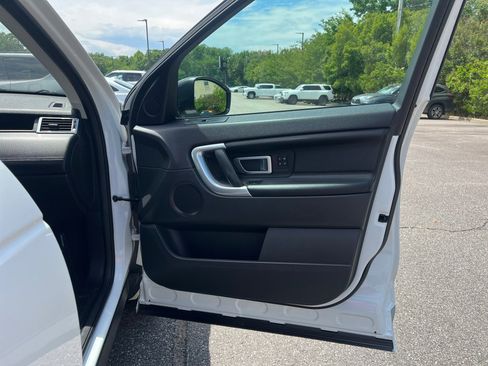 Used 2018 Land Rover Discovery Sport HSE AWD/4WD image 32