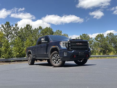 Used 2022 GMC Sierra 2500 AT4 w/ AT4 Premium Plus Package AWD/4WD image 3