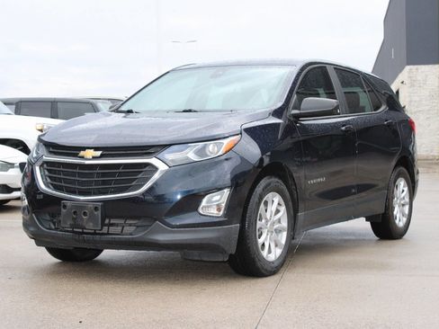 Used 2020 Chevrolet Equinox LS image 2