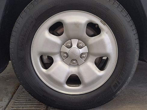 Used 2016 Jeep Cherokee Sport image 31