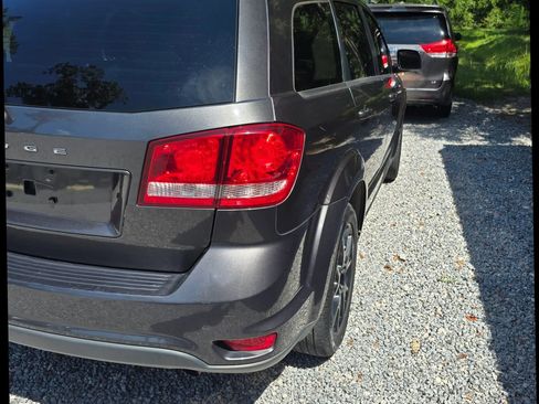 Used 2019 Dodge Journey SE w/ Blacktop Package FWD image 11