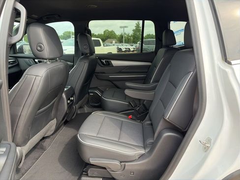 Used 2025 Buick Enclave Preferred w/ Power Package FWD image 8