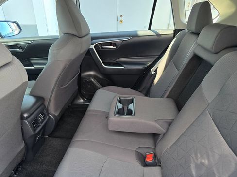 Used 2025 Toyota RAV4 XLE AWD/4WD image 13