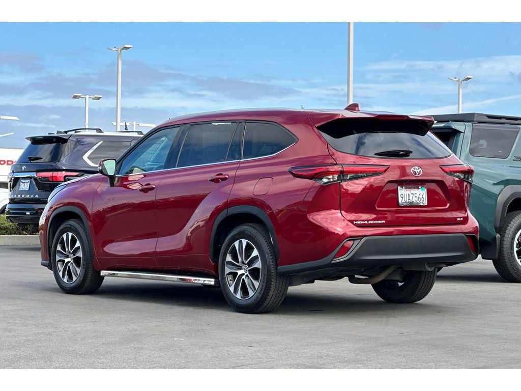 Used 2022 Toyota Highlander XLE FWD image 6