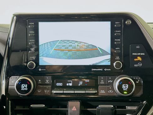 Used 2021 Toyota Highlander XLE image 25