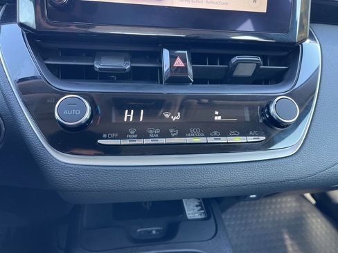 Used 2025 Toyota Corolla LE image 12